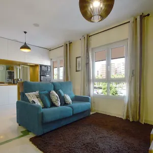moderno-apartamento-frente-a-la-playa-y-el-centro.es-andalucia.com/